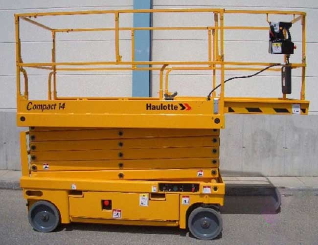 Thực hành điều khiển xe nâng người Thực hành điều khiển xe nâng người