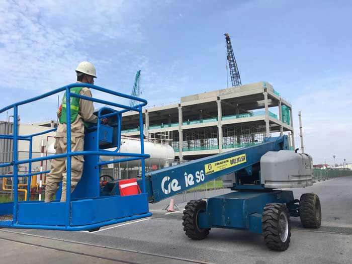 Tiêu chuẩn kiểm định của xe nâng người 
