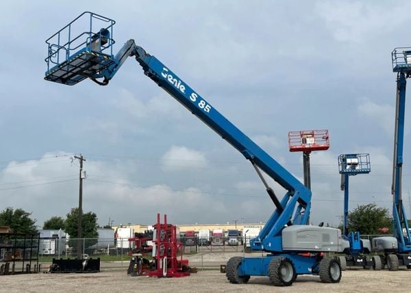 Địa chỉ chuyên cho thuê xe nâng người uy tín, chất lượng