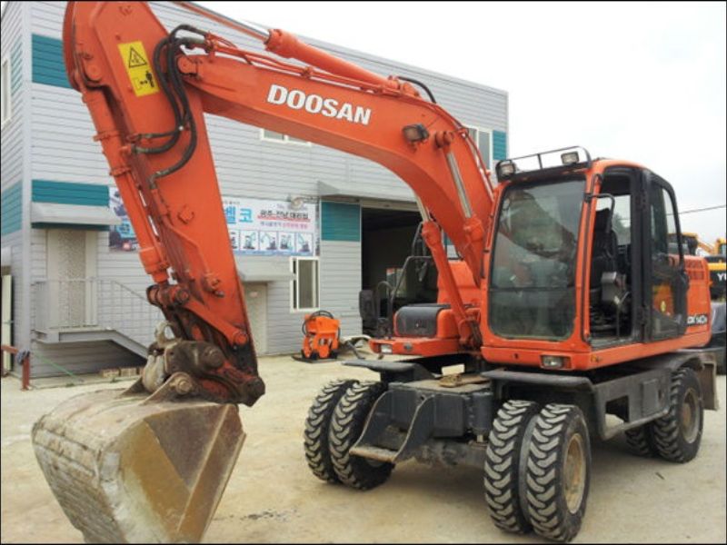 Đặc điểm máy xúc Doosan 55w