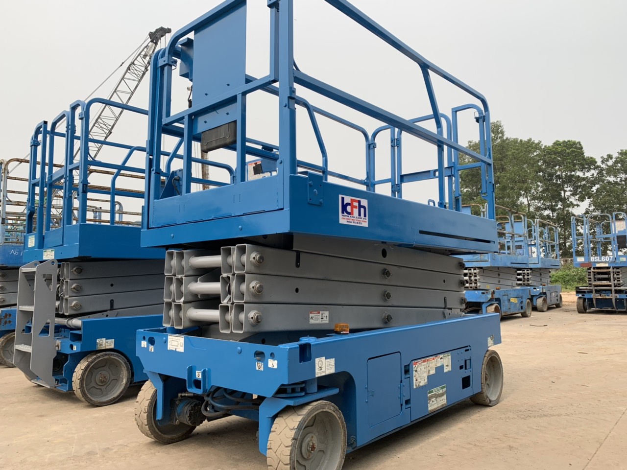 Hình ảnh xe nâng người cắt kéo