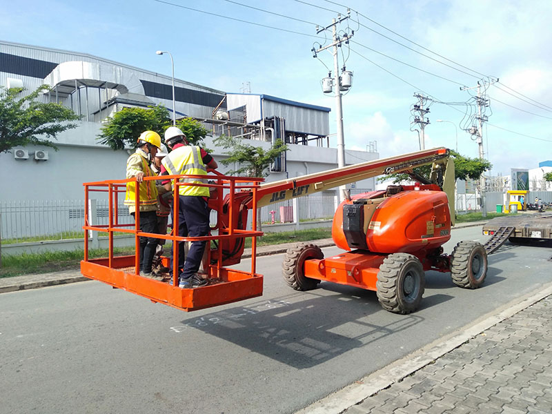 BNT Việt Nam là đơn vị cho thuê xe nâng người uy tín, chuyên nghiệp 