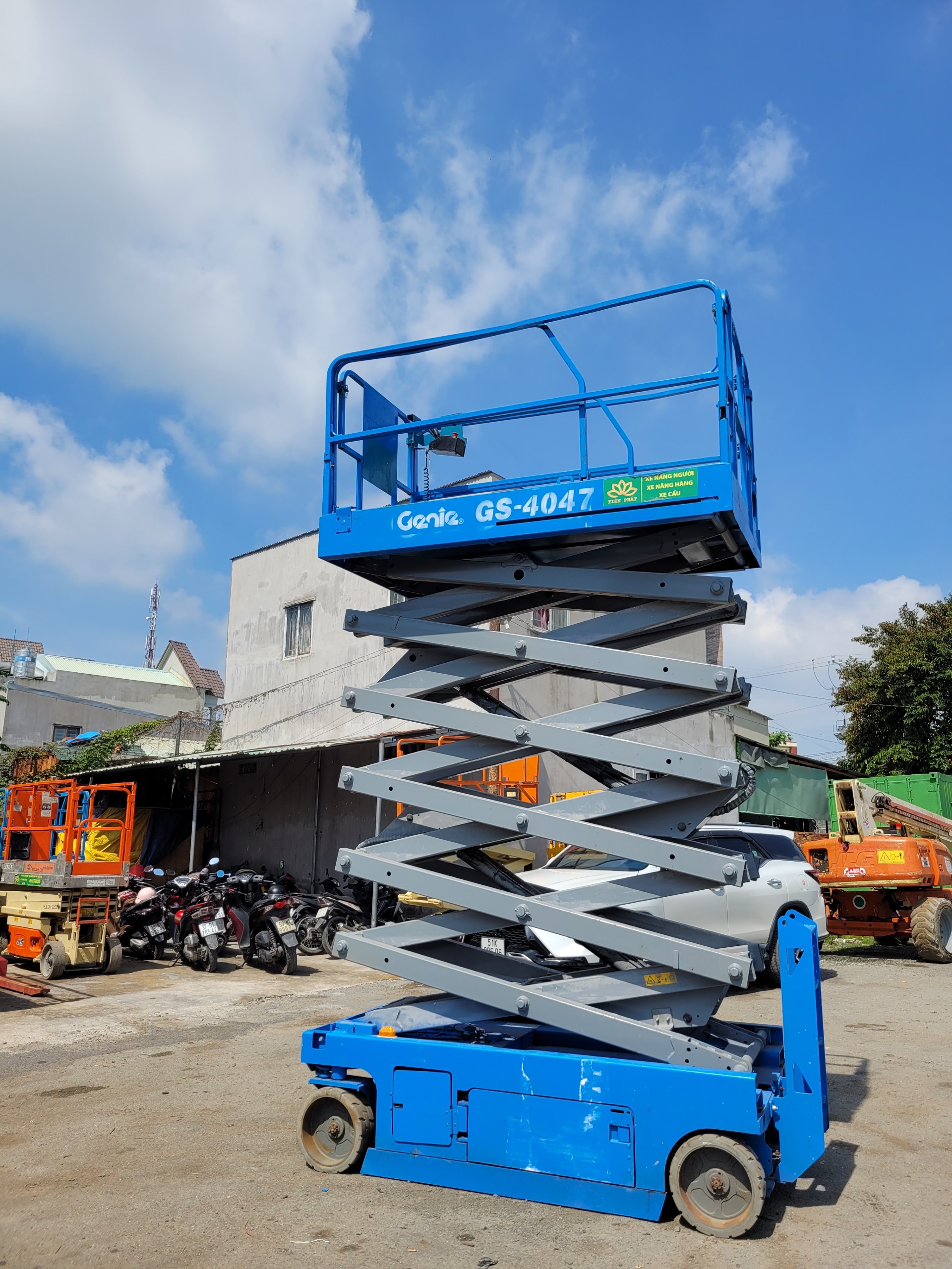Xe nâng người cắt kéo được ứng dụng rộng rãi với nhiều ưu điểm nổi trội